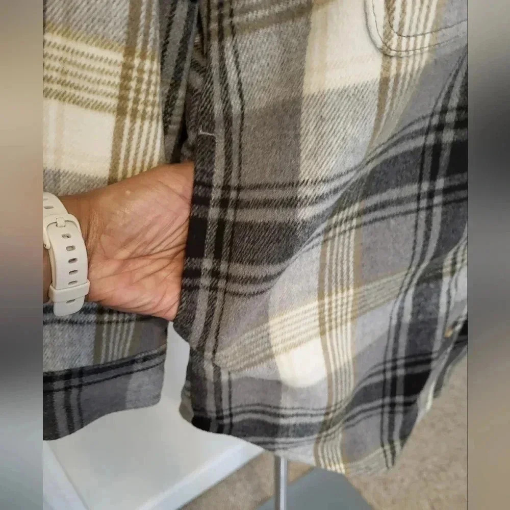 Old Navy Button Down Plaid Shacket Slightly Overs… - image 8